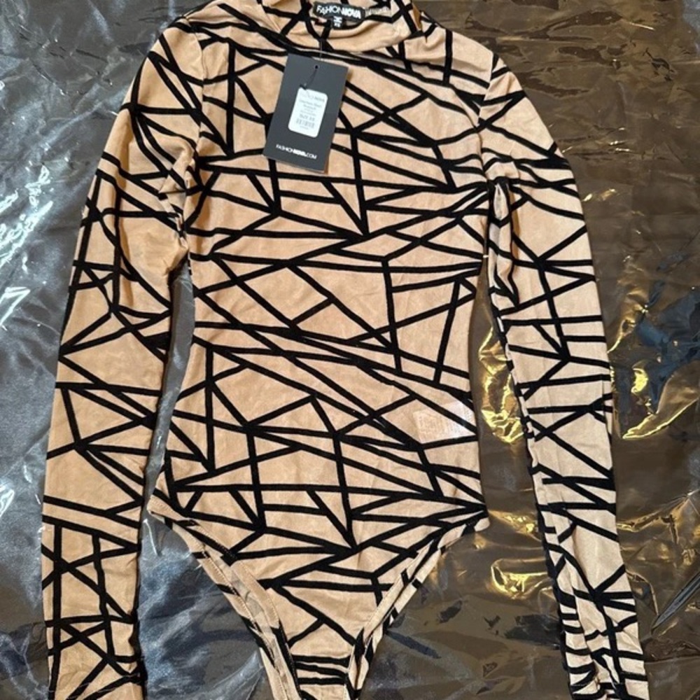 Fashion Nova Beige Bodysuit with Black Geometric Print